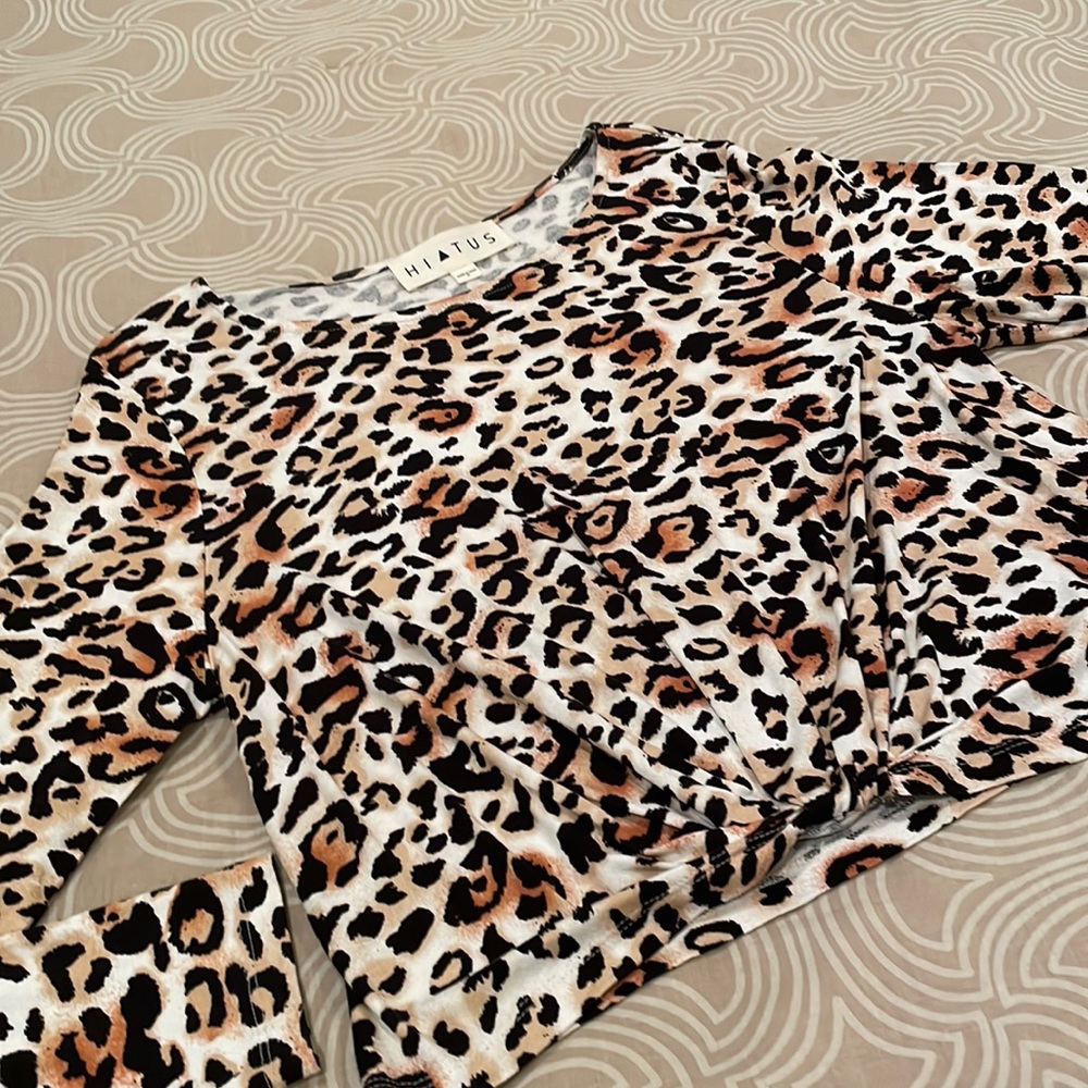 NWT Hiatus top, animal print, rayon blend, knotted bottom hem, XL